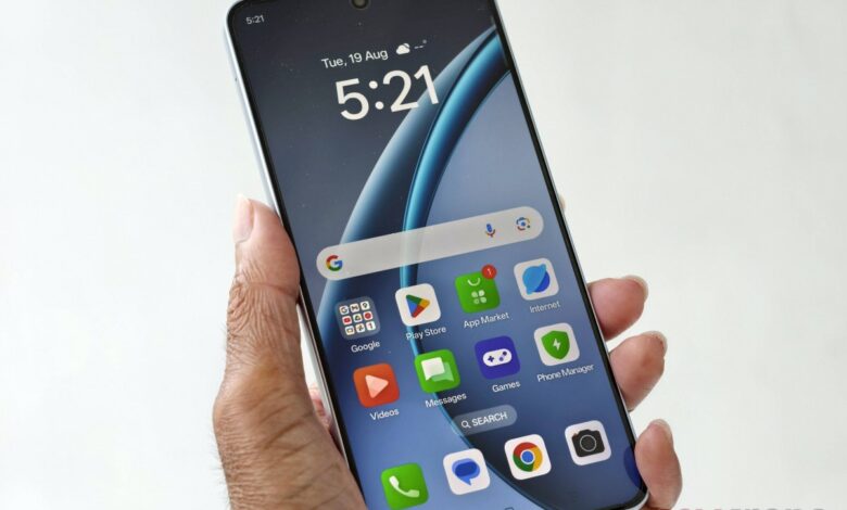 Oppo K13 Turbo Pro: Huge battery, built-in fan.
