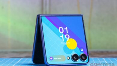 US Sees Soaring Demand: Samsung's Z Fold7 & Z Flip7 Triumph.