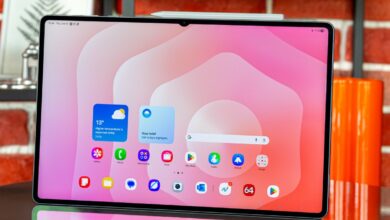 Ultra-Powerful Samsung Tablet: Stunning Display, But Pricey.