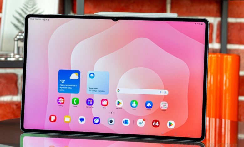 Ultra-Powerful Samsung Tablet: Stunning Display, But Pricey.