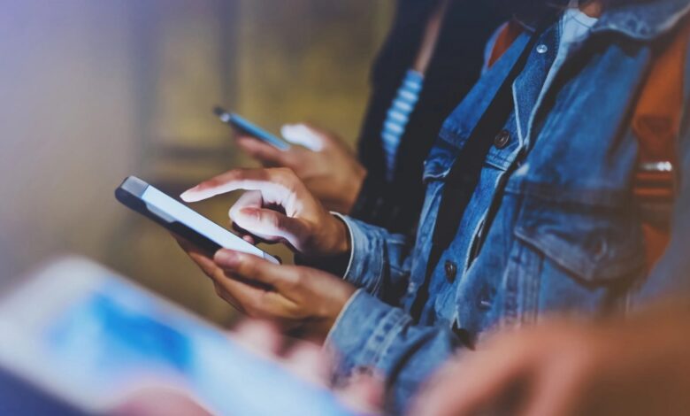 WhatsApp Embraces Third-Party Chat Apps for European Users Now.