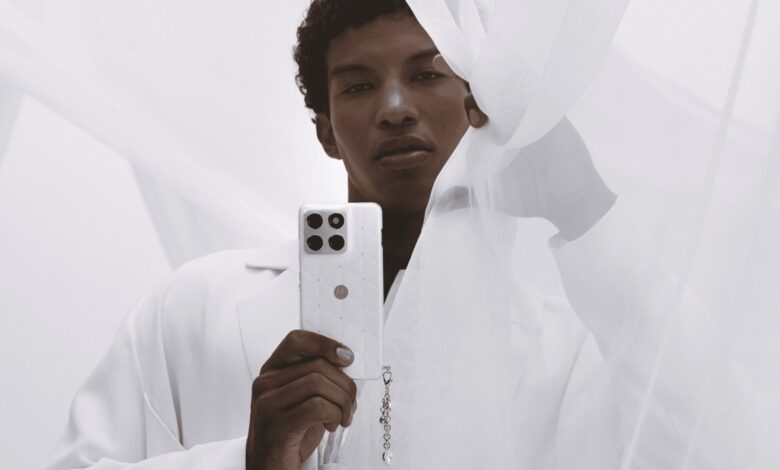 Motorola Edge 70: Sparkling Swarovski Edition Now Unveiled.